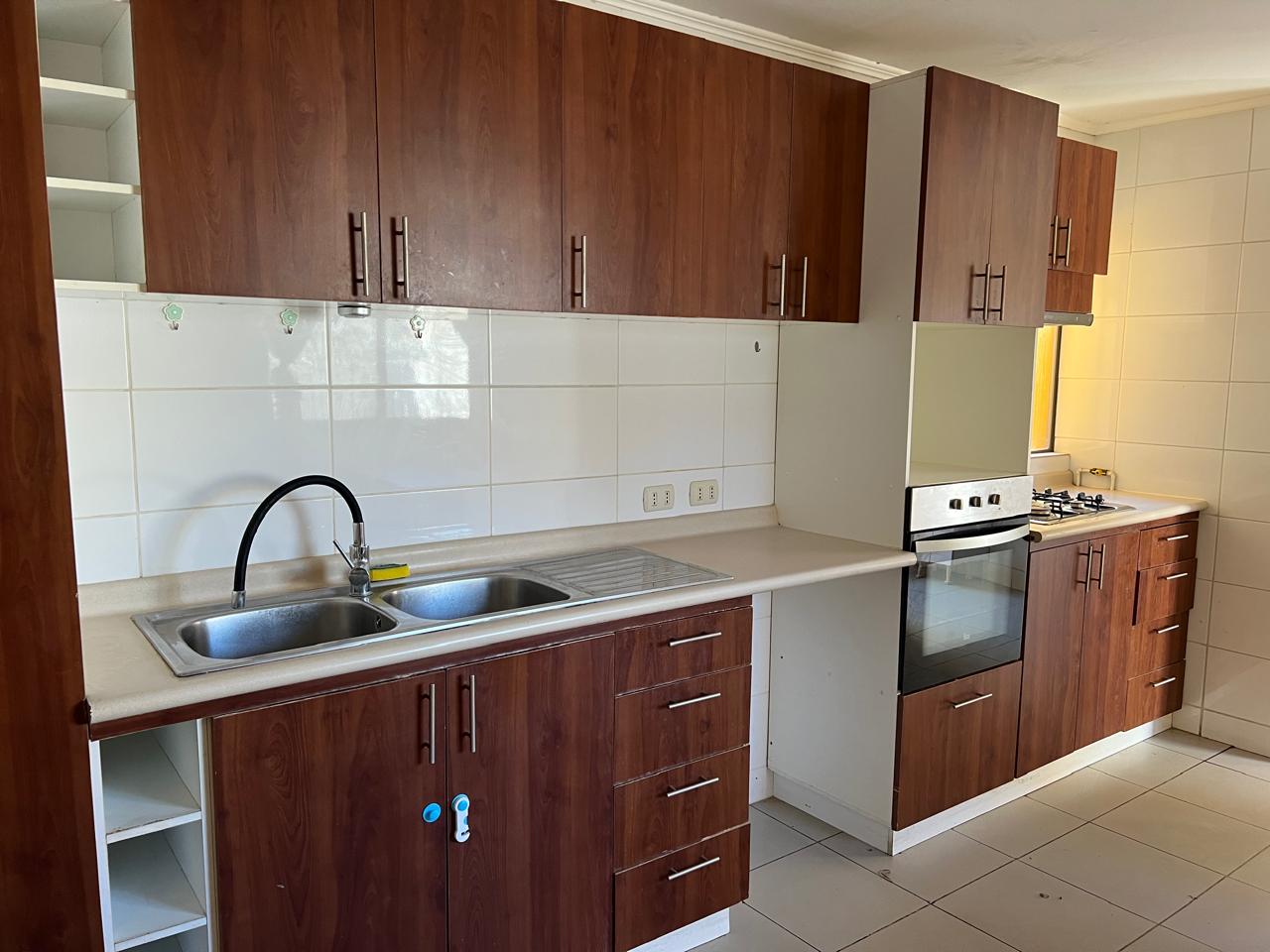 CONDOMINIO LAS ACACIAS - AMPLIA CASA.-